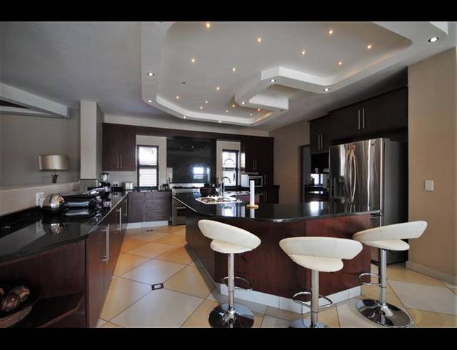 6 BEDROOM PROPERTY TO RENT IN MIDSTREAM ESTATE